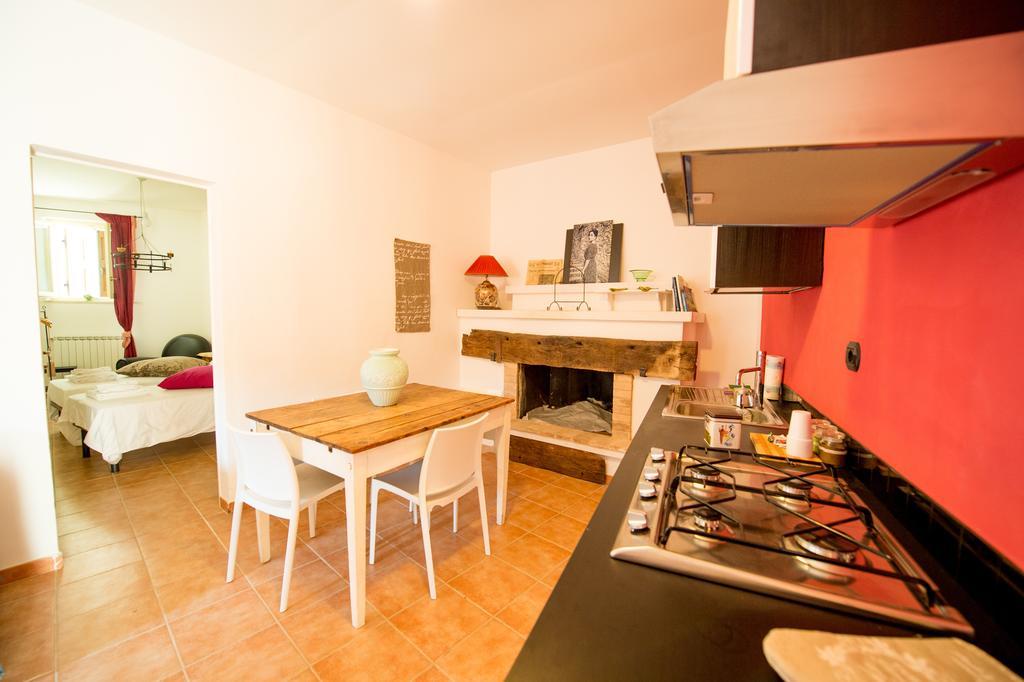 Torre Della Botonta Bed and Breakfast Castel Ritaldi Kamer foto