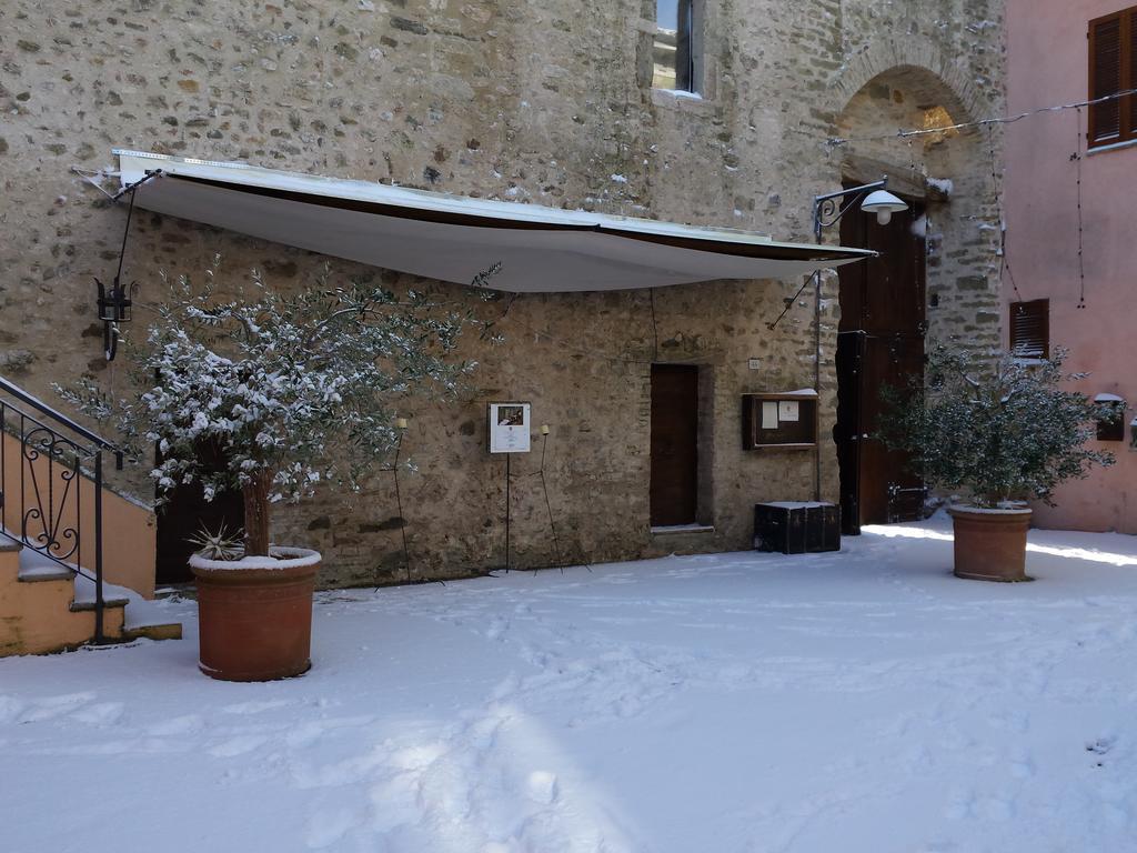 Torre Della Botonta Bed and Breakfast Castel Ritaldi Buitenkant foto